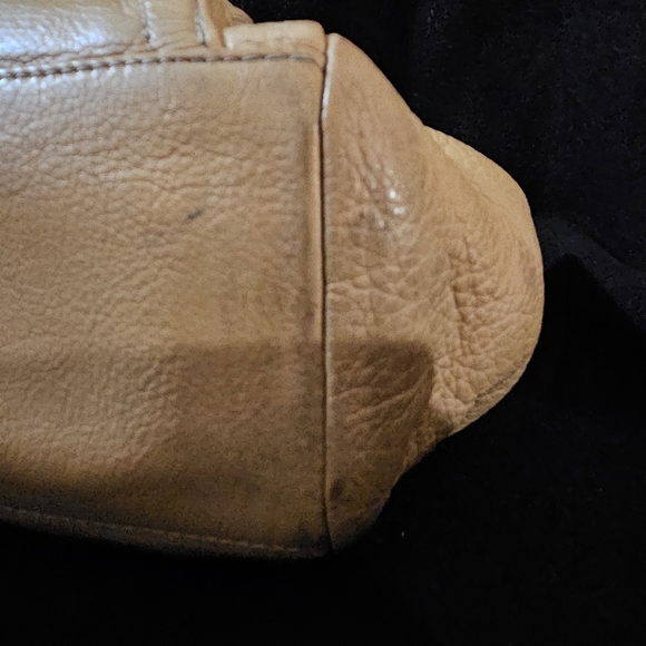 Tignanello Elegant Tan Pebble Leather Hobo/Shoulder Bag - Picture 2 of 16